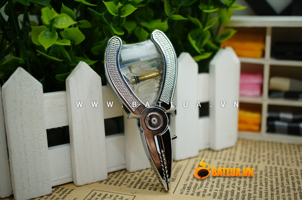 Bật lửa kiểu dáng hình chiếc kìm kiêm khui bia sành điệu