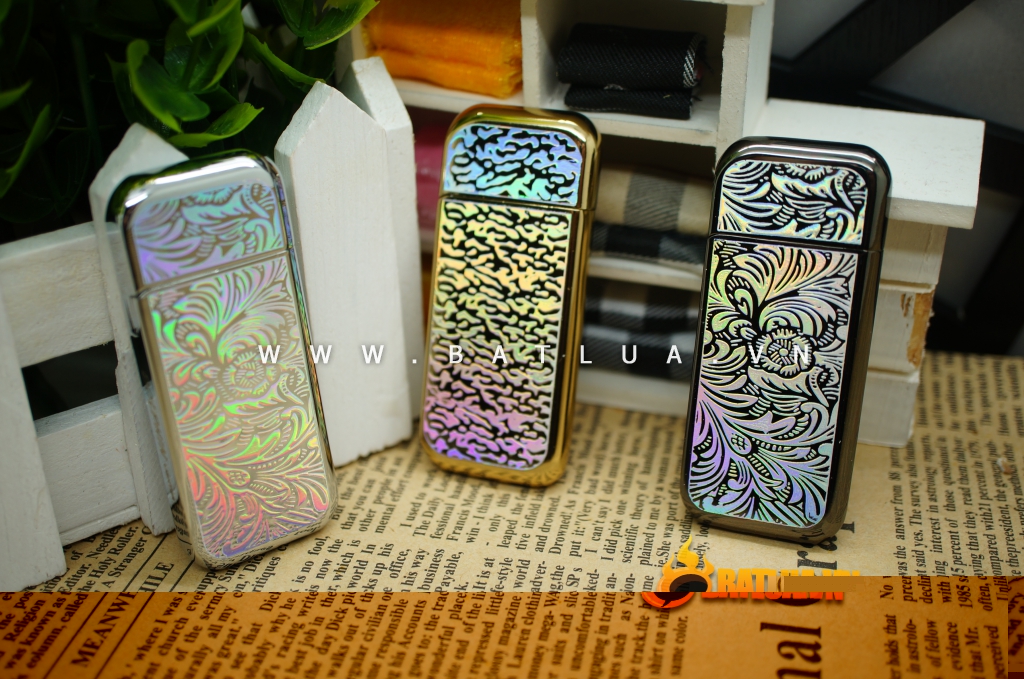 Bật lửa Dolphin siêu mỏng khắc hình hoa văn sắc nét