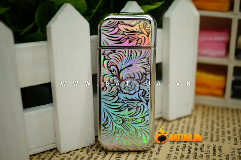 Bật lửa Dolphin siêu mỏng khắc hình hoa văn sắc nét