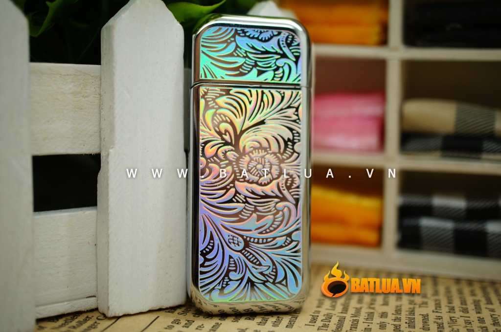 Bật lửa Dolphin siêu mỏng khắc hình hoa văn sắc nét