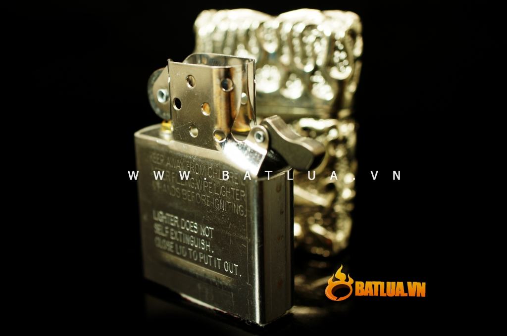 Bật lửa zippo chính hãng họa tiết cầu kì đẹp mắt