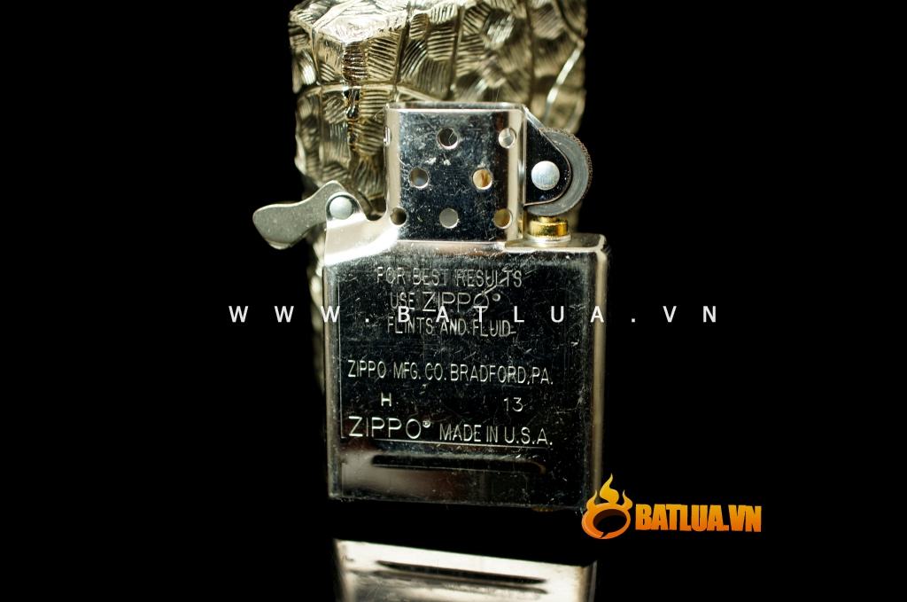 Bật lửa zippo chính hãng cấu tạo sang trọng với hoa văn đẹp