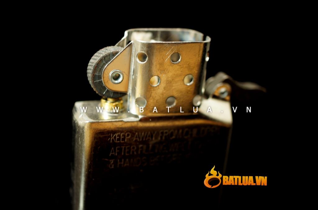 Bật lửa Zippo chính hãng Tana Toth