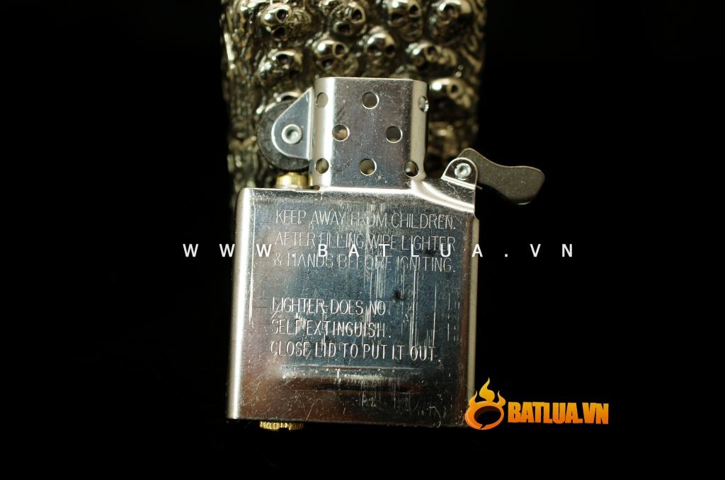 Bật lửa zippo chính hãng chạm khắc họa tiết đầu lâu