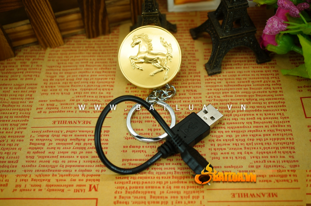 Bật lửa sạc điện USB GX-205 móc khoá treo có dập nổi ngựa vàng may mắn