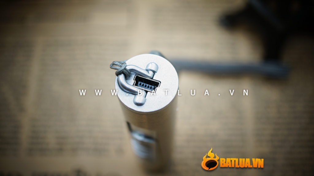 Bật lửa sạc điện usb có đèn pin LED siêu sáng bluemoon