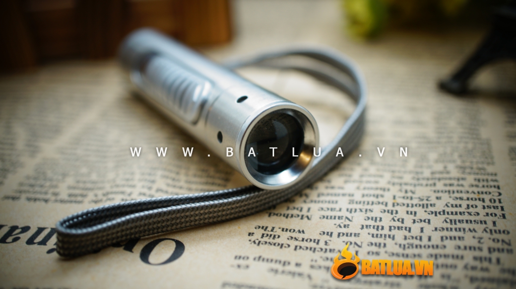 Bật lửa sạc điện usb có đèn pin LED siêu sáng bluemoon