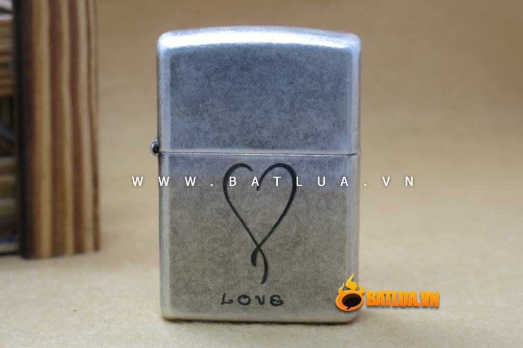 Bật lửa Zippo chính hãng Bạc cổ Love