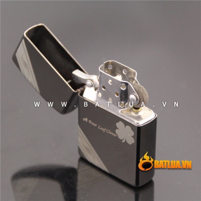 Bật lửa tình yêu kiểu dáng Zippo in hình cỏ may mắn