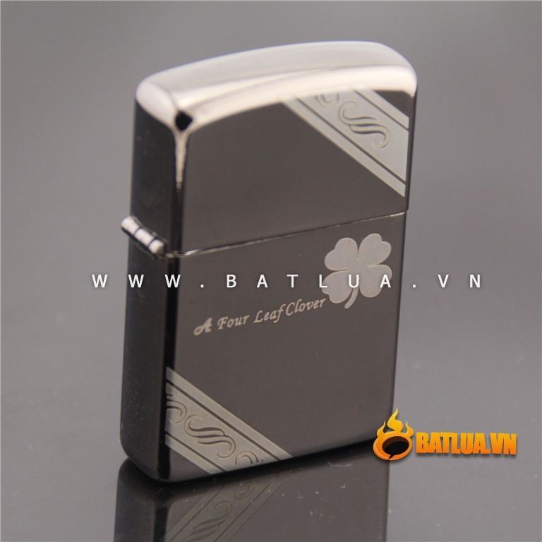 Bật lửa tình yêu kiểu dáng Zippo in hình cỏ may mắn