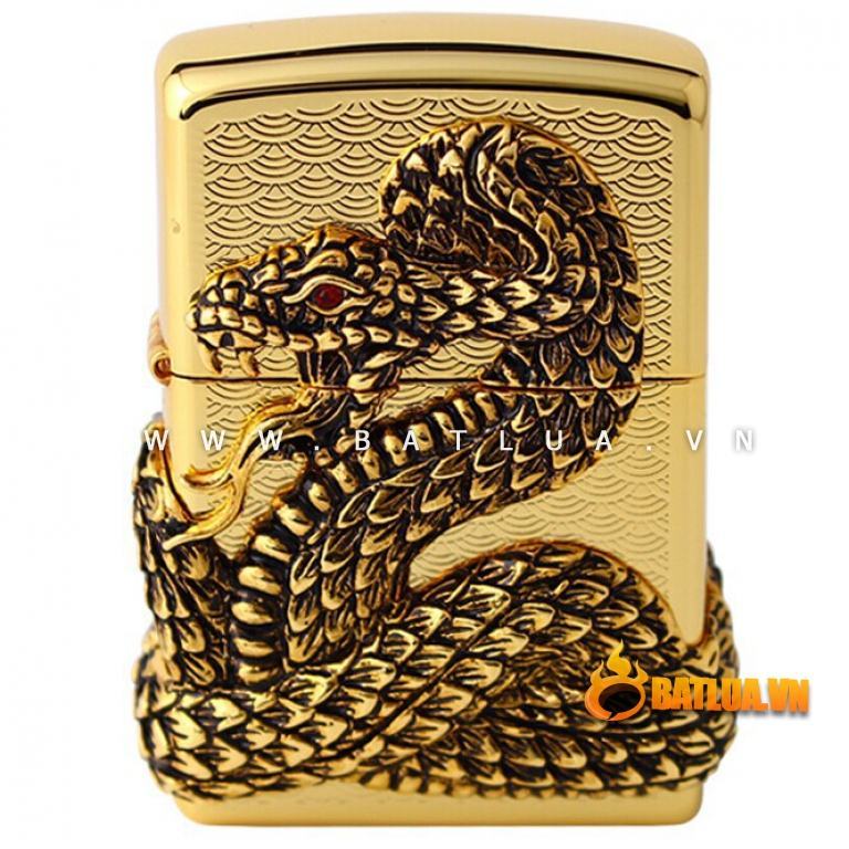 Bật lửa Zippo vàng bao phủ  mãng xà quấn quanh