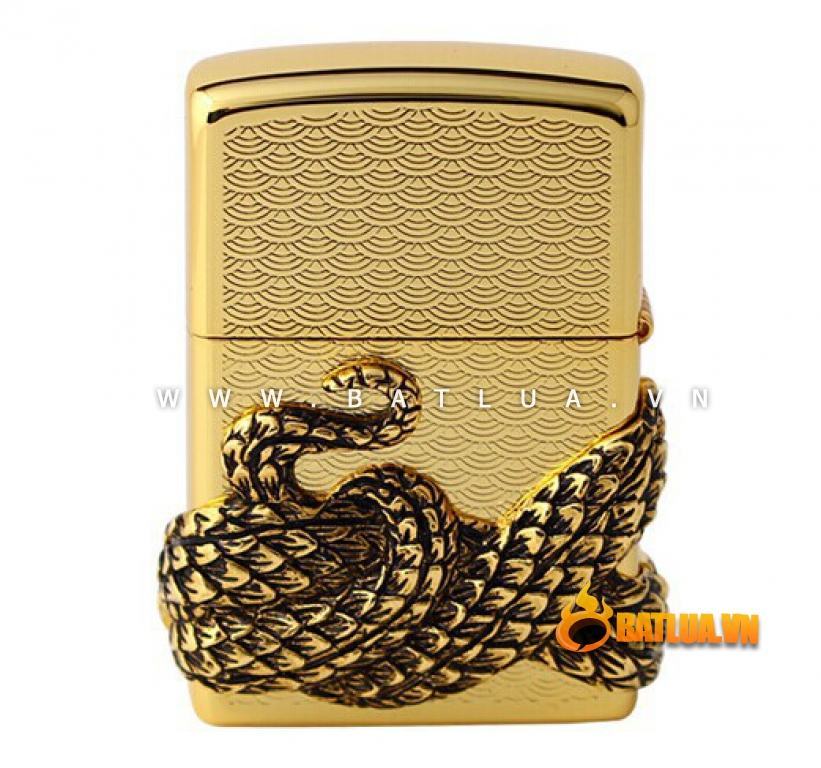 Bật lửa Zippo vàng bao phủ  mãng xà quấn quanh