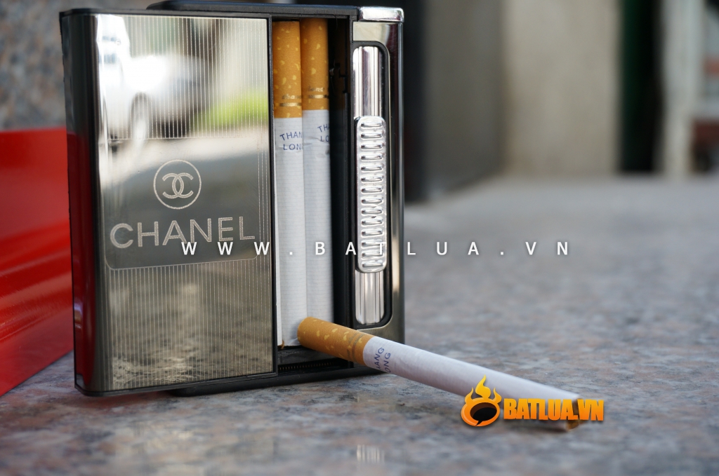 Hộp đựng thuốc lá đa năng đẩy thuốc lửa khò in nhãn hiệu thời trang nổi tiếng CHANEL