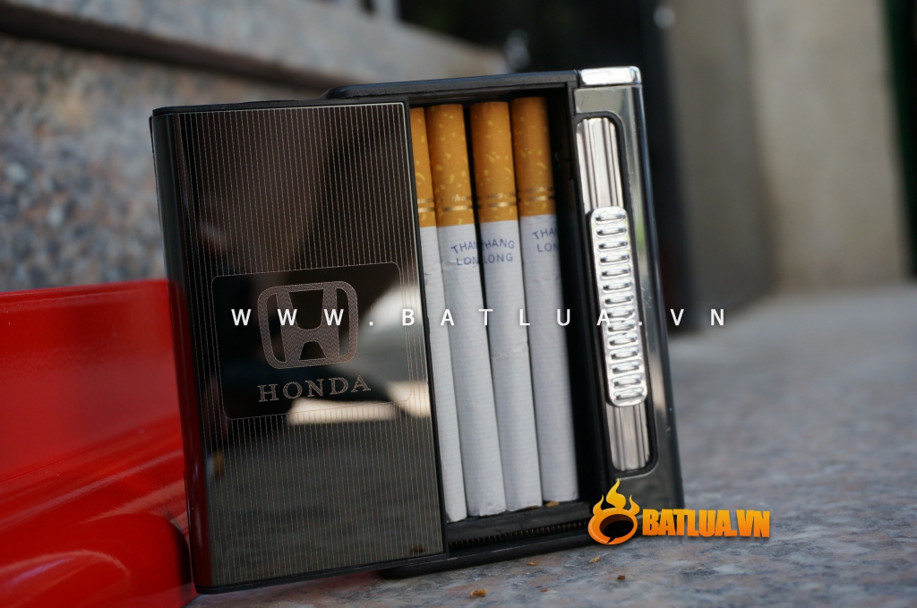 Hộp đựng thuốc lá đa năng đẩy thuốc kiêm bật lửa nhãn hiệu xe HONDA