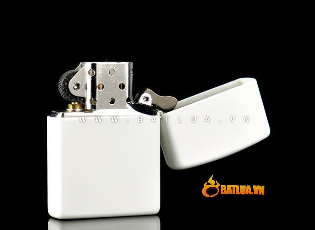 Bật lửa Zippo chính hãng 214 màu sơn trắng in hình cỏ 4 lá