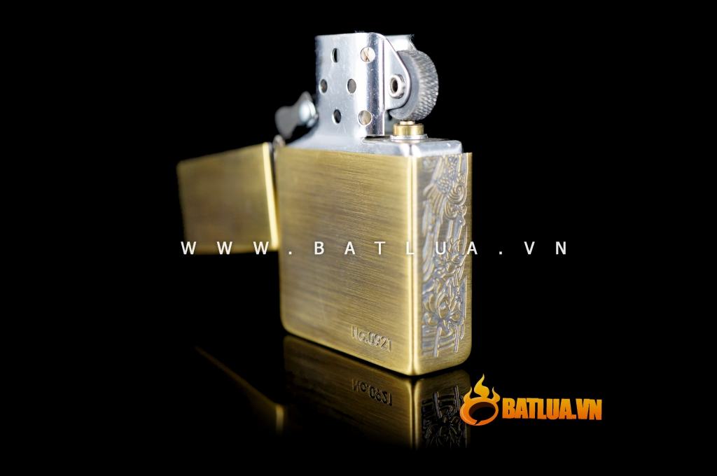 Bật lửa Chính hãng Zippo phiên bản 1935  phía giáp đồng khắc ba cá chép