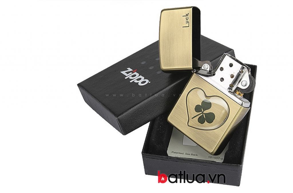 Bật lửa zippo đồng khắc cỏ bốn lá