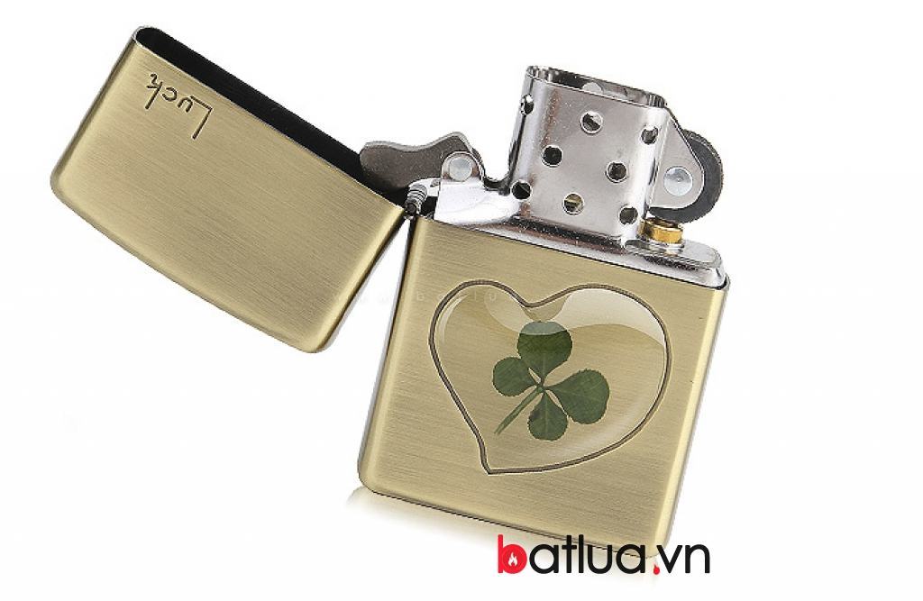 Bật lửa zippo đồng khắc cỏ bốn lá