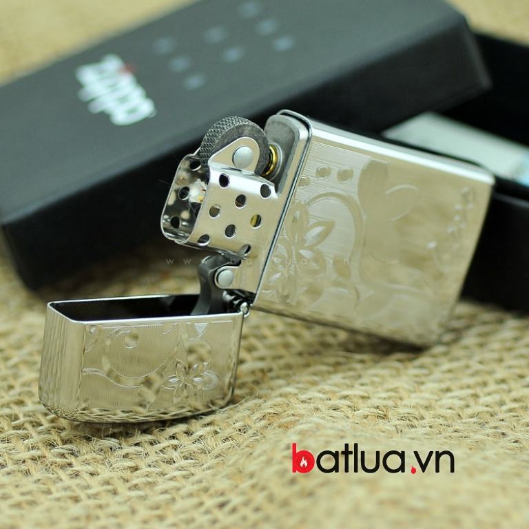 Bật lưa zippo chính hãng khắc khao văn Love Flower