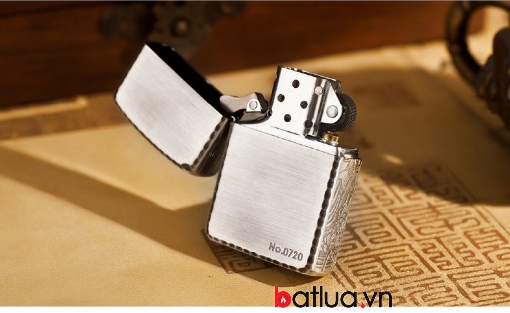 Bật lửa zippo bạc khắc cá chép vượt vũ môn xung quanh