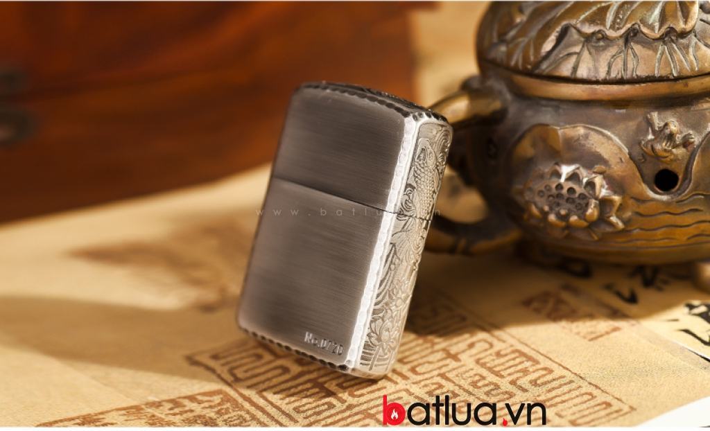 Bật lửa zippo bạc khắc cá chép vượt vũ môn xung quanh