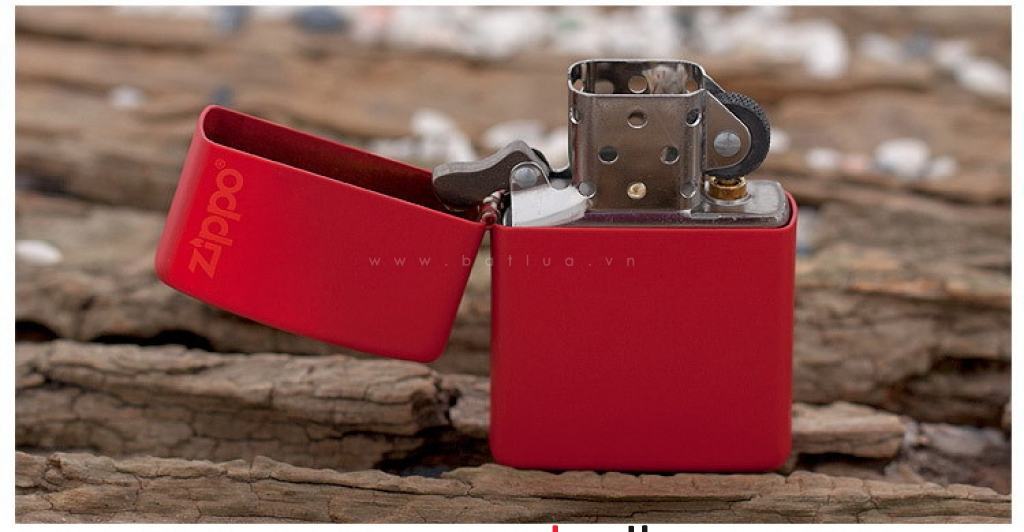 Bật Lửa Zippo Màu Đỏ Bạc Đô