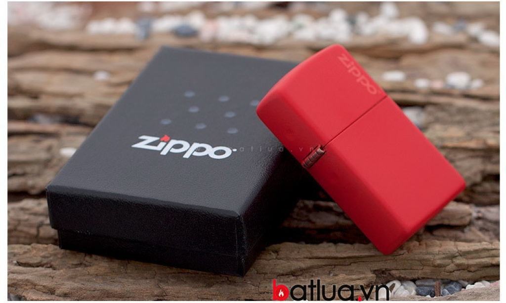 Bật Lửa Zippo Màu Đỏ Bạc Đô