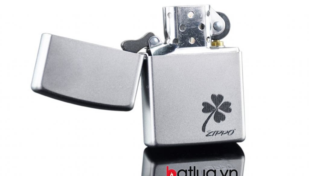 Bật lửa zippo cỏ 4 lá Ver