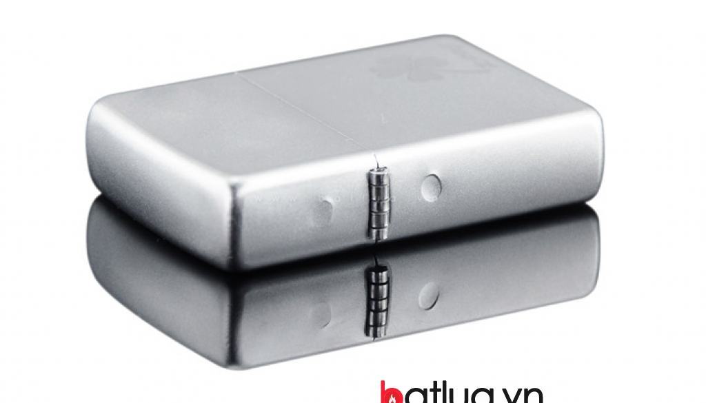 Bật lửa zippo cỏ 4 lá Ver