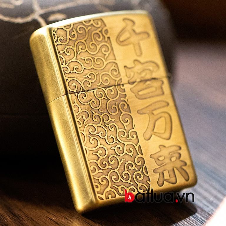 Bật lửa Zippo chính hãng đồng khắc Chú mèo vàng may mắn