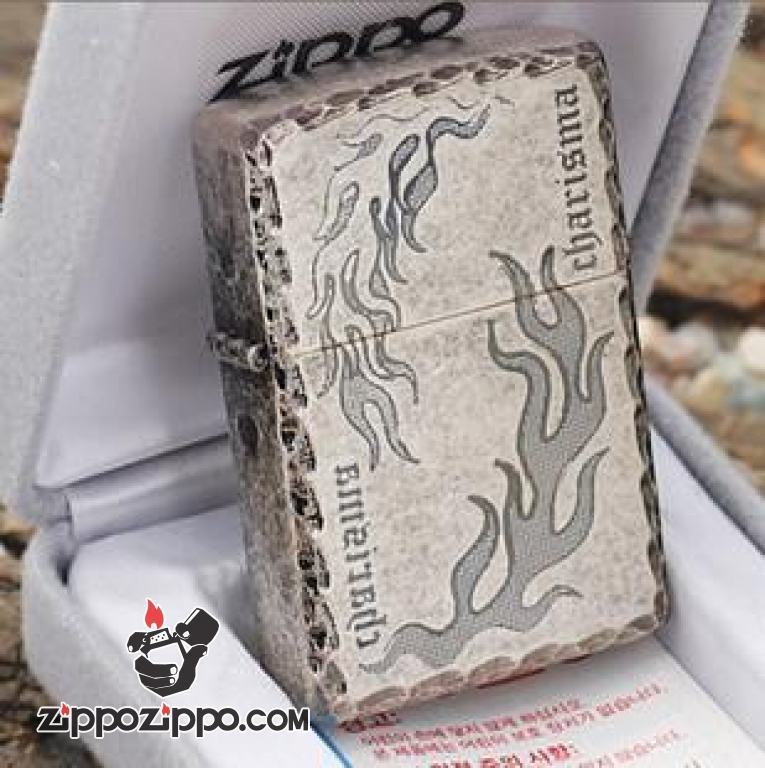 Bật lửa Zippo bạc cổ trạm khắc hoa văn ngọn lửa