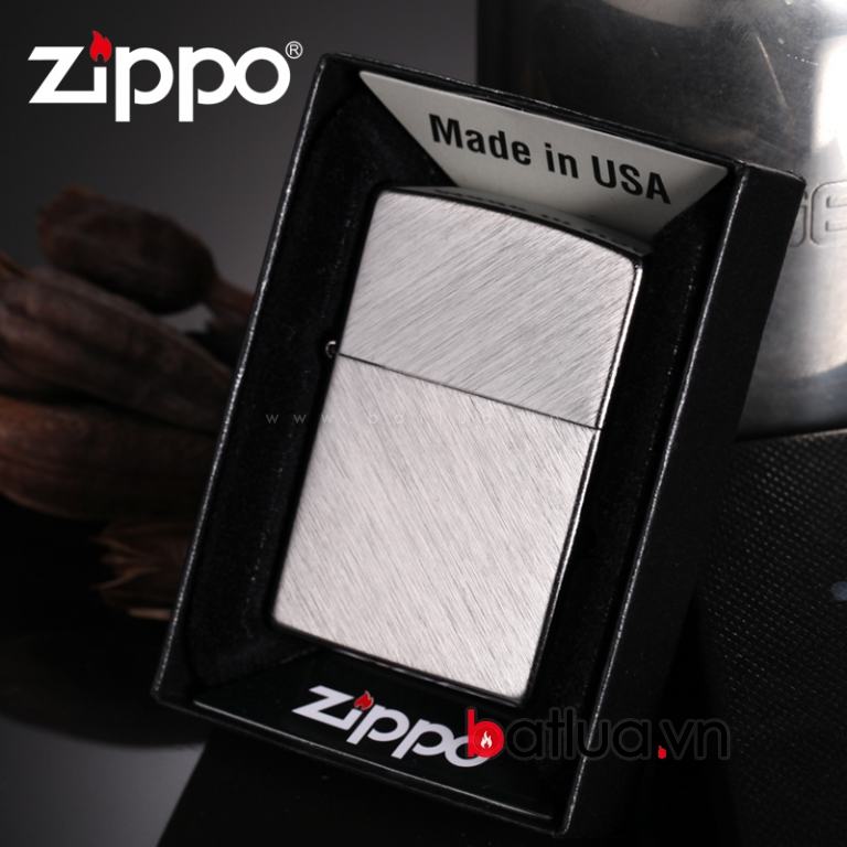 Bật lửa Zippo hoa văn xước đan chéo