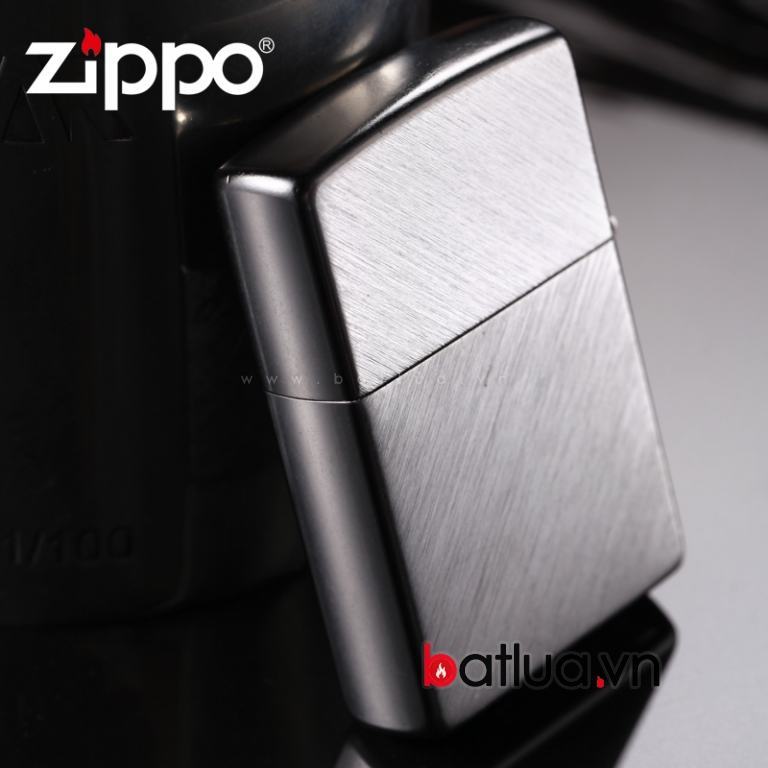 Bật lửa Zippo hoa văn xước đan chéo