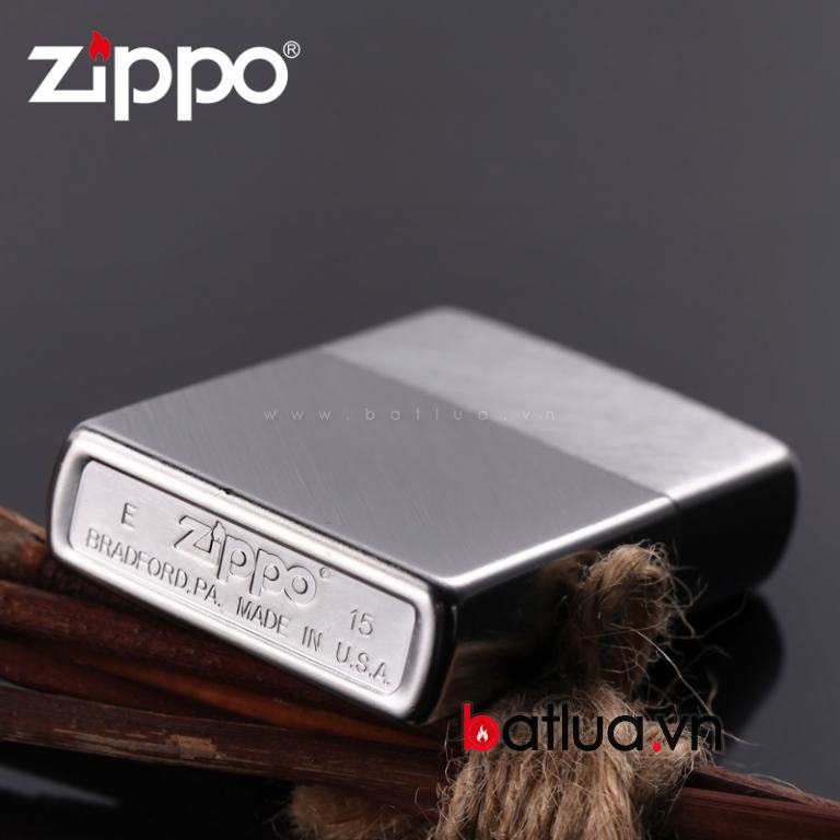 Bật lửa Zippo hoa văn xước đan chéo