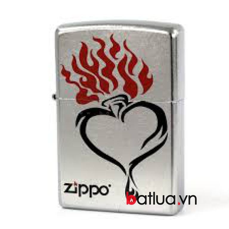 Bật lửa Zippo bạc xước in trái tim lửa