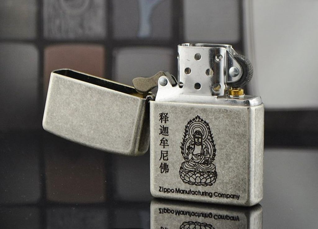 Bật lửa Zippo Bạc cổ khắc Phật Tổ Như Lai