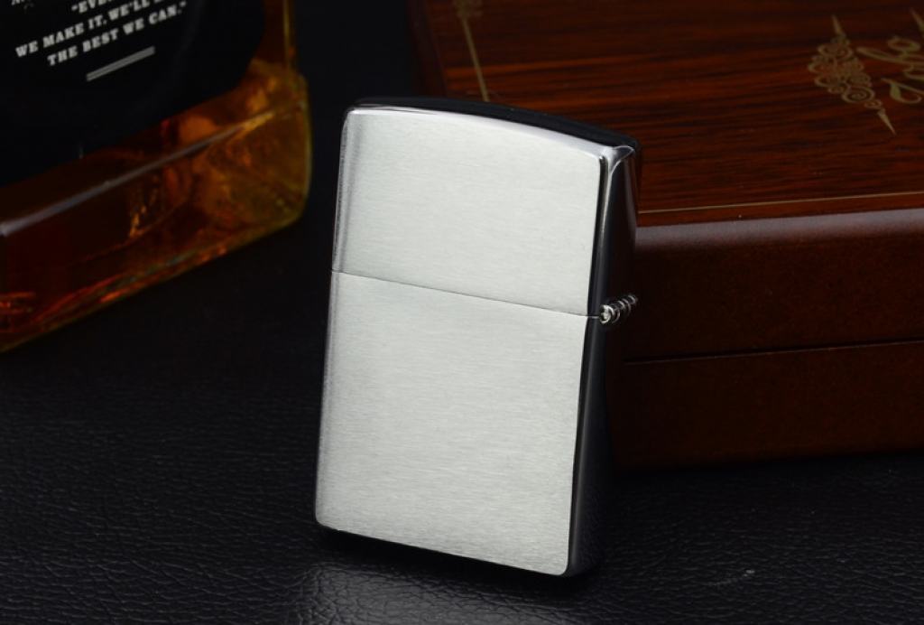 Bật lửa Zippo phiên bản Châu Âu Chim Ưng Bay Trong Nắng