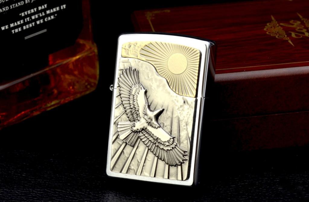 Bật lửa Zippo phiên bản Châu Âu Chim Ưng Bay Trong Nắng