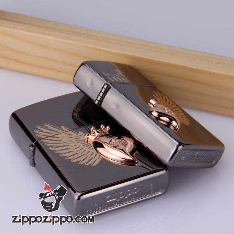 Bật lửa Zippo phiên bản đen khắc trái tim thiên thần