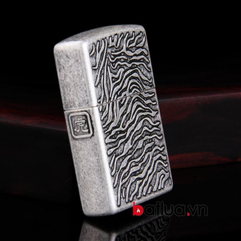 Bật lửa Zippo khắc nổi hình đầu hổ