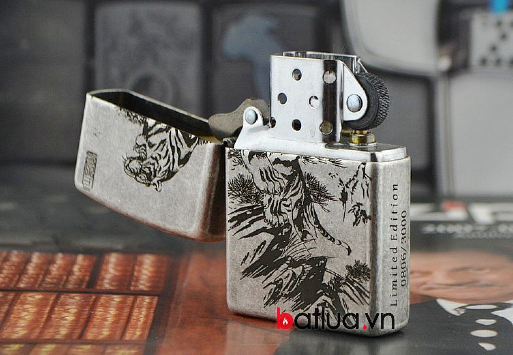 Bật lửa Zippo cổ bạc khắc hổ 3000