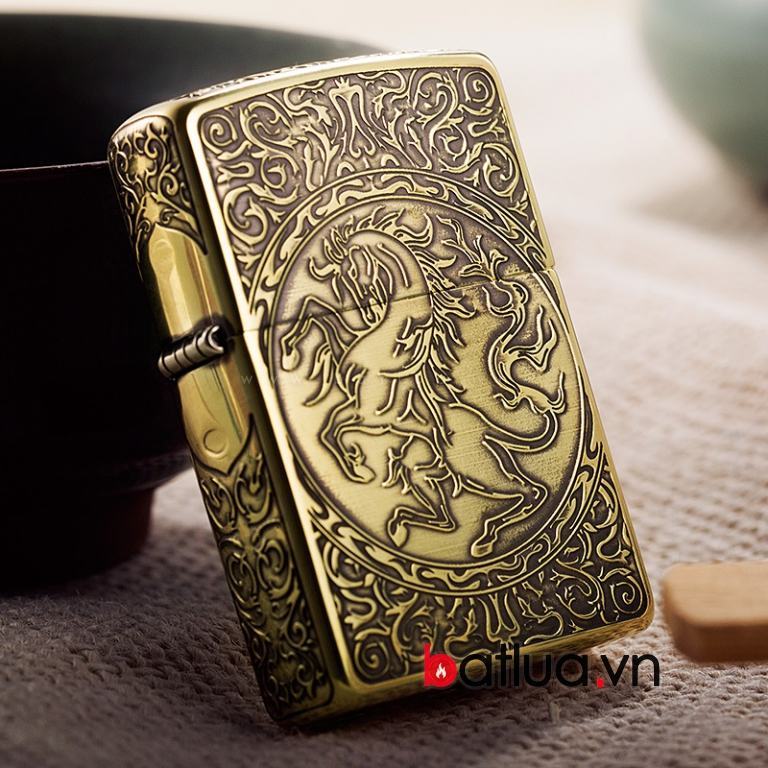 Bật lửa Zippo chính hãng vàng cổ khắc hoa văn hình ngựa