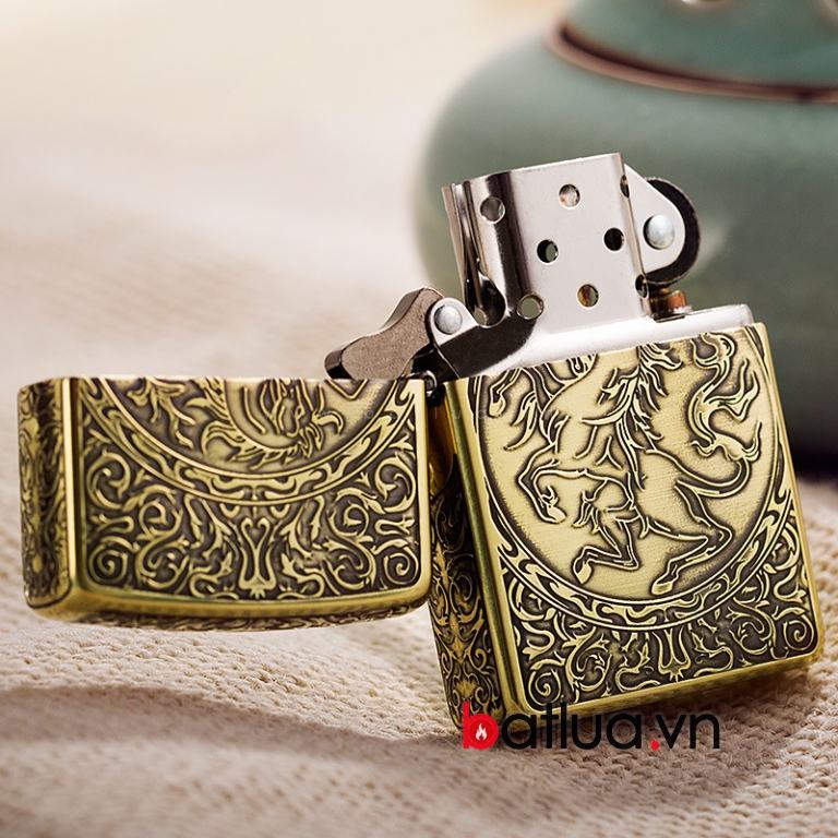 Bật lửa Zippo chính hãng vàng cổ khắc hoa văn hình ngựa