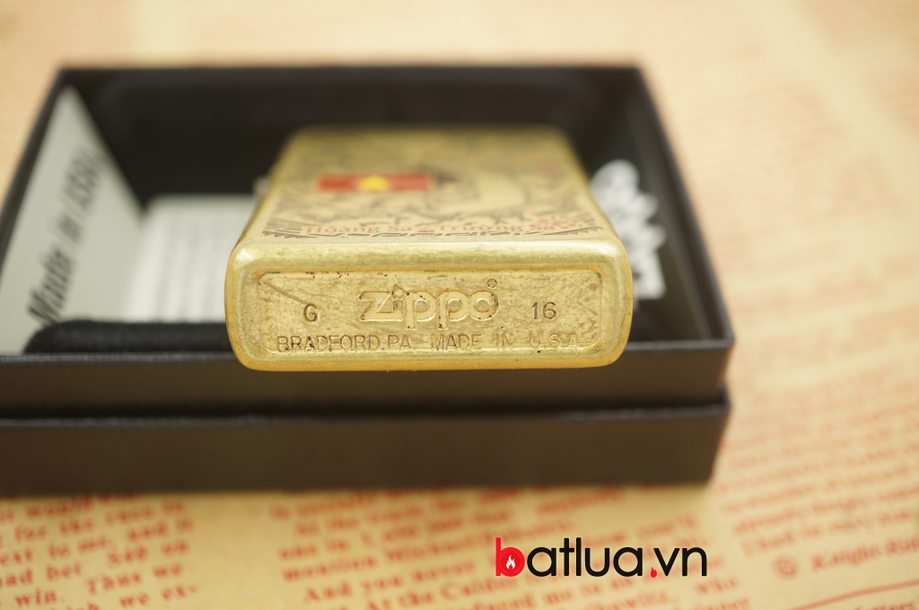 Zippo chính hãng phiên bản chiến tranh việt nam mầu vàng chạm khắc hình bản đồ