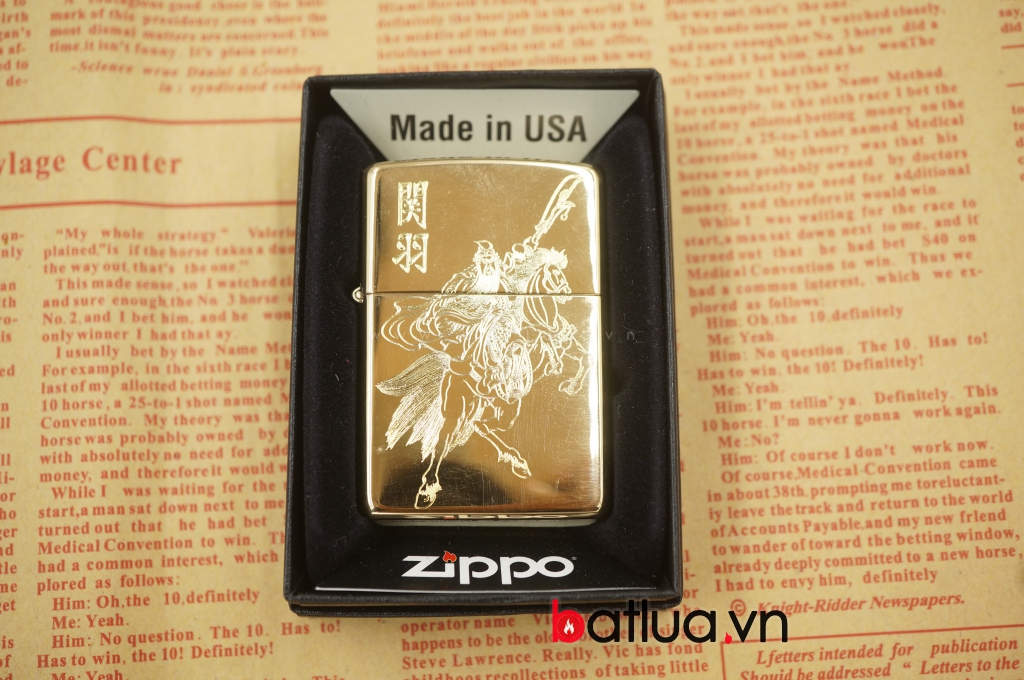 Zippo chính hãng 254b vàng bóng chạm khắc 1 mặt quan công cưỡ ngựa