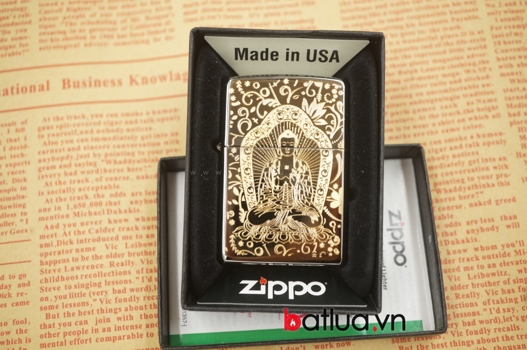 Zippo chính hãng đen bóng chạm khắc 1 bên hình phật