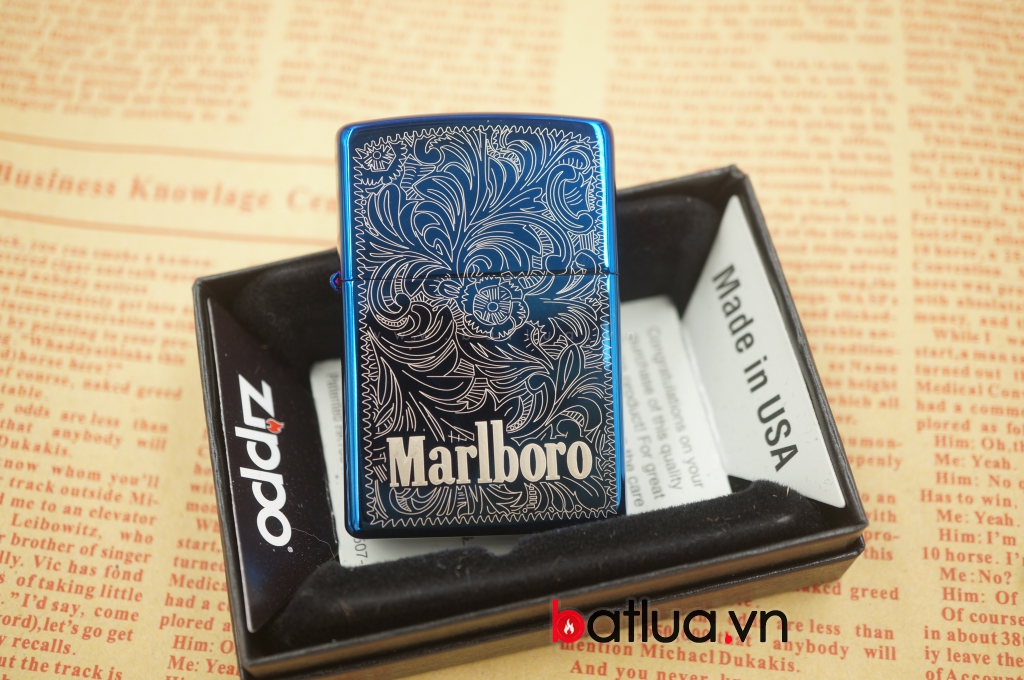 Bật lửa zippo chính hãng mầu xanh khắc hoa văn marlboro