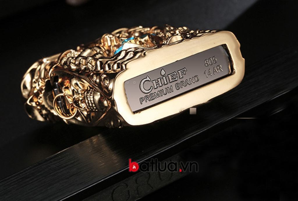 Bật lửa kiểu dáng zippo đính đá xanh thương hiệu Chief