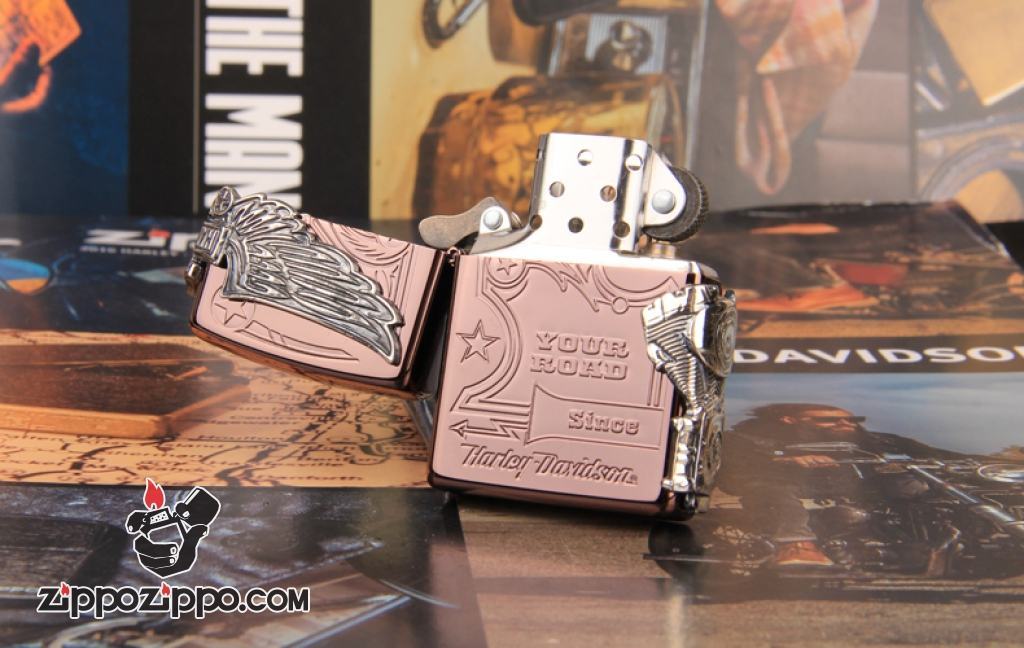 Zippo Chính Hãng Màu Tím Hình Động Cơ Của Xe Harley Davidson Bên Sườn