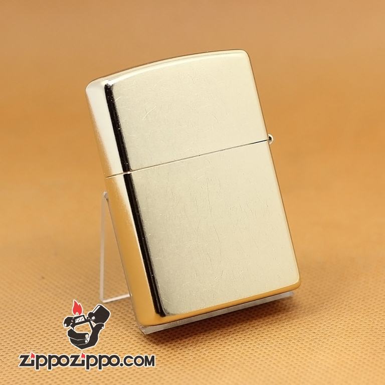 Zippo Chính Hãng màu Vàng Mặt Trước Đúc Hình Rồng Gào Thét